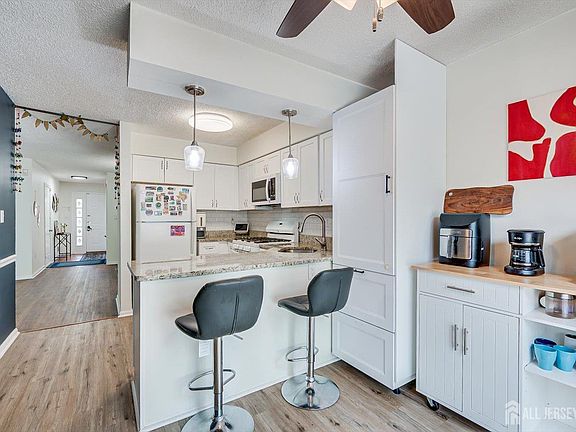3rd image of 216 Amethyst Way #313