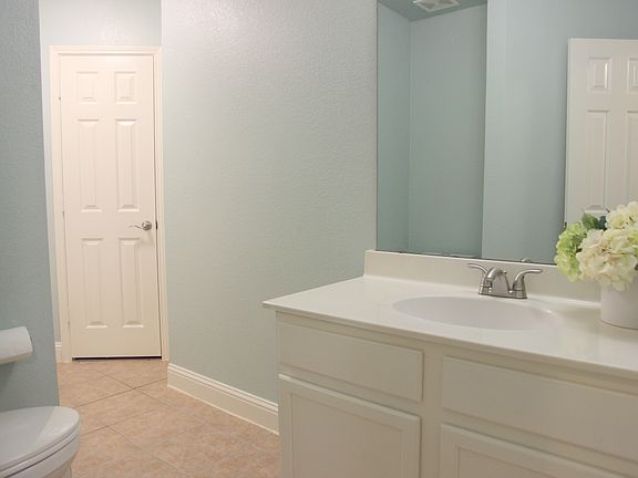 Fresh & elegant Hall Bath