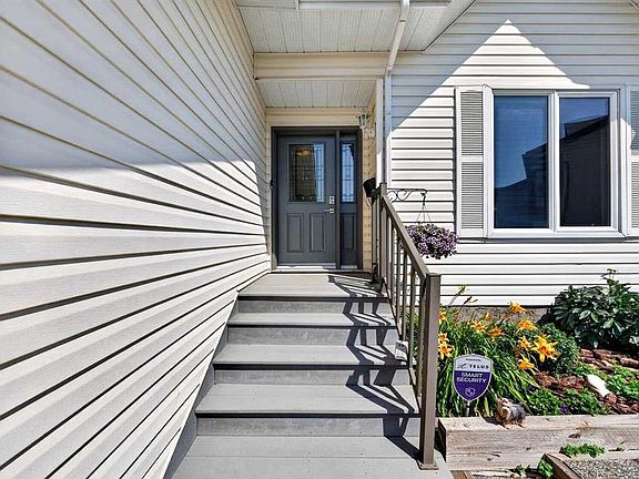 3rd image of 31 SW Scenic Cove Pl NW