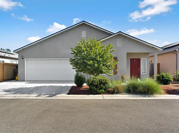 375 Amber Ln, Dinuba, CA 93618
