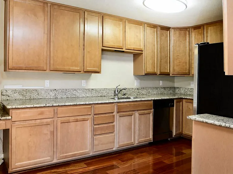 300 Glenwood Cir #195 — Photo 4