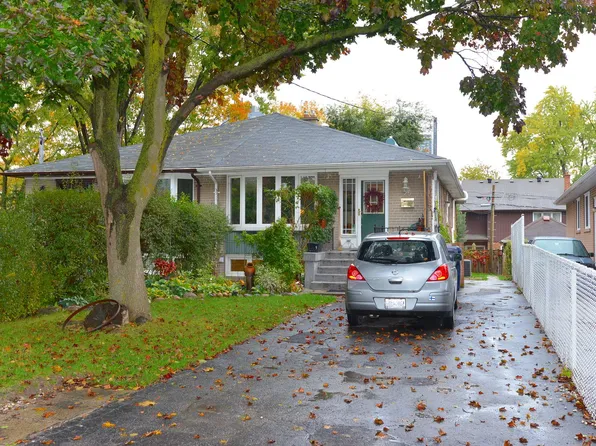 25 Santa Barbara Rd #1, North York, ON M2N 2C1