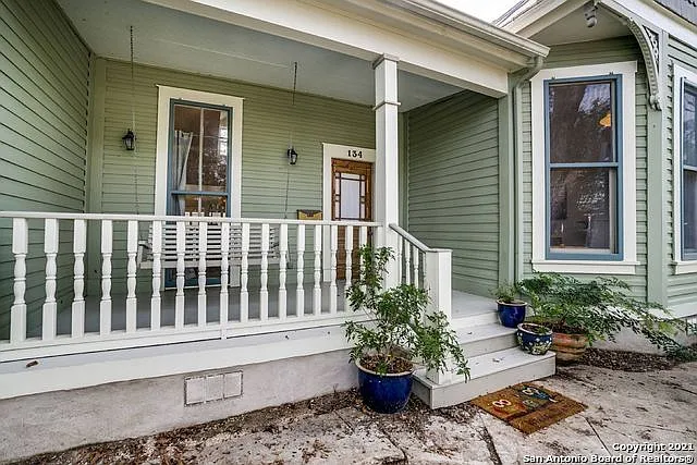 4 bed, 4.5 bath, 2293 sqft, $3,600 — Photo 2