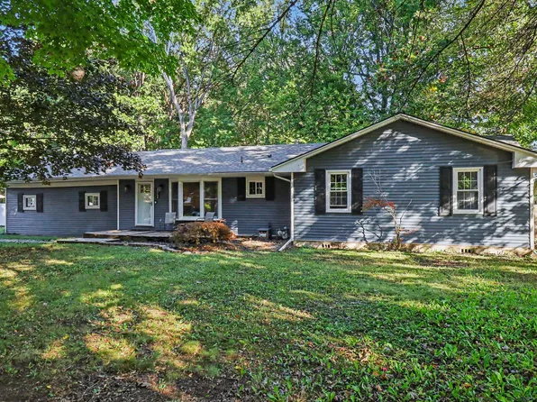 20752 Newman Dr, Brownstown, MI 48183