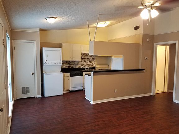 2nd image of 606 W 51st St APT 104