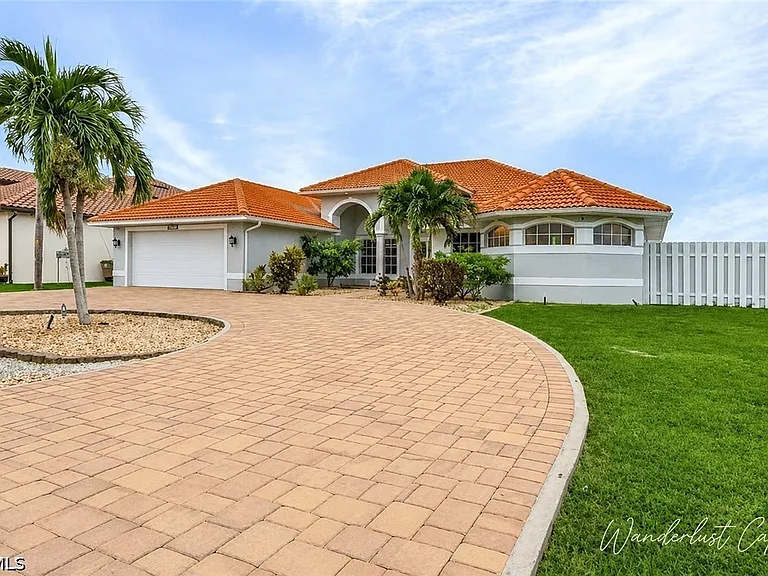 4413 SW 10th Ave — Photo 2