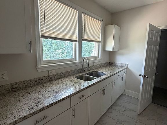 4th image of 734 Spring St