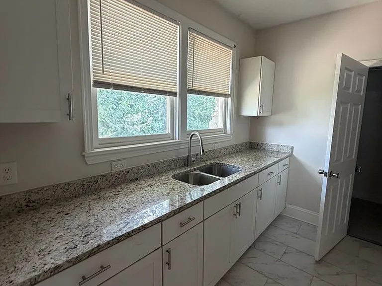 734 Spring St — Photo 4