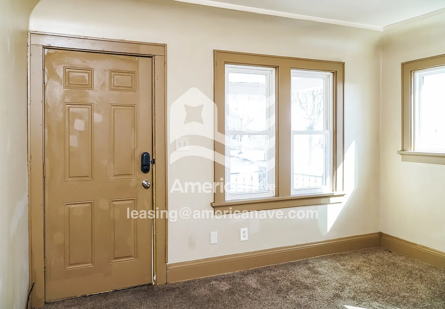 3 bed, 1.0 bath, 1000 sqft, $1,723 — Photo 2