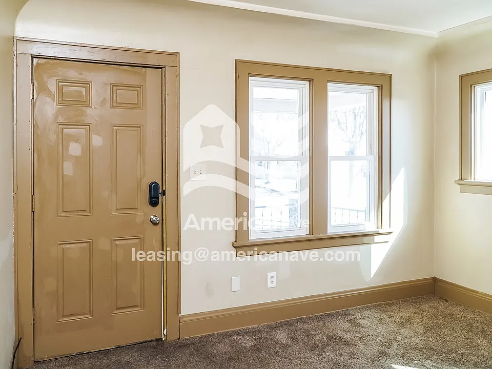 730423_002_living_room_13649862.jpg