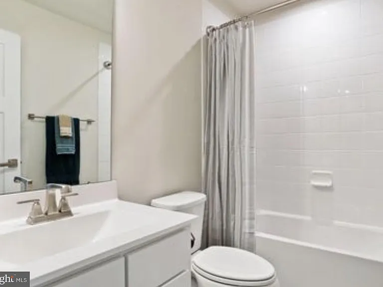 211 Ontario Dr — Photo 18