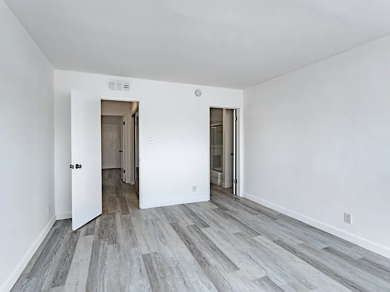 443 S Oakhurst Ave — Photo 18