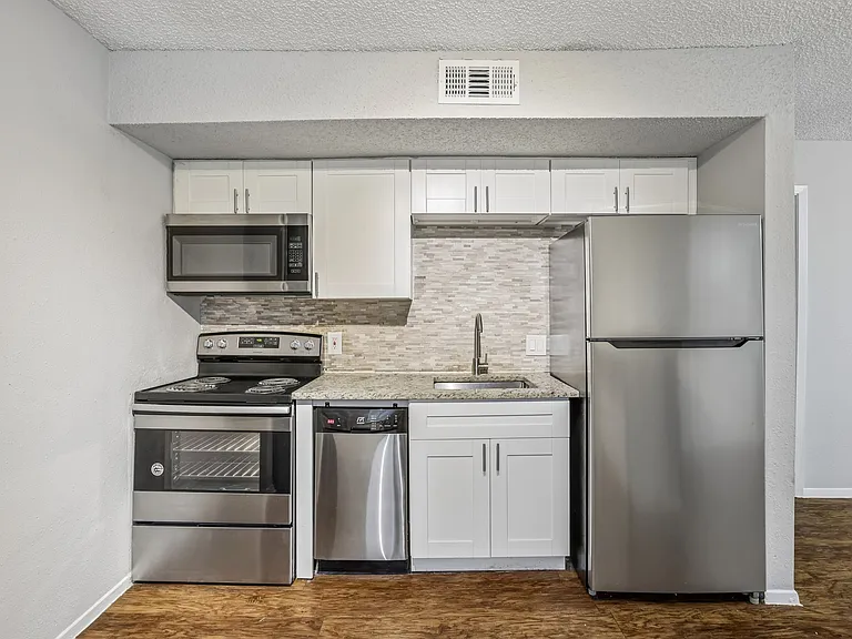 Lamar Place Apartments — Photo 80