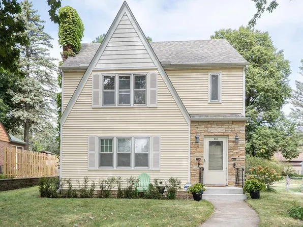899 Parkview Ave, Saint Paul, MN 55117