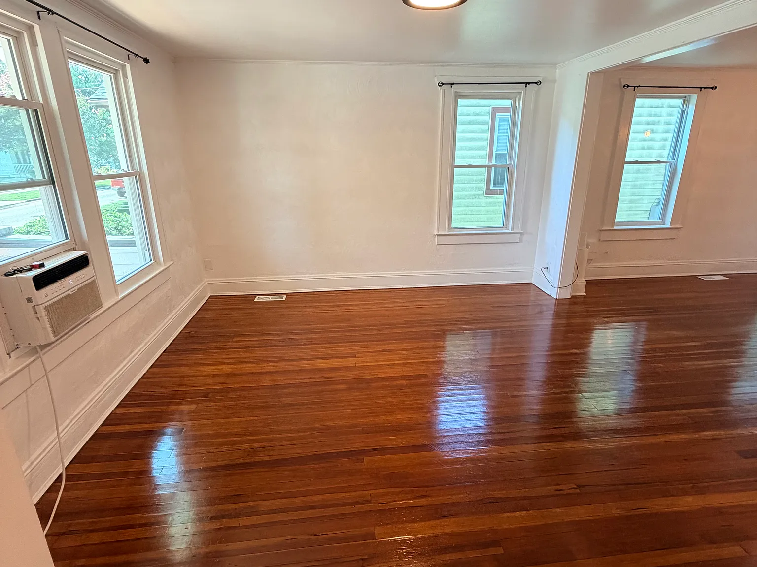 2 bed, 1250 sqft, $1,700 — Photo 2