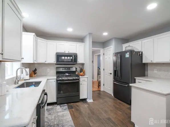 18 Mary St, Monmouth Junction, NJ 08852