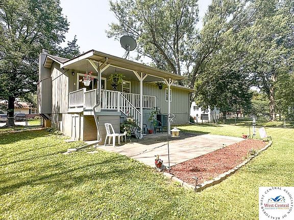 2nd image of 901 Willow St