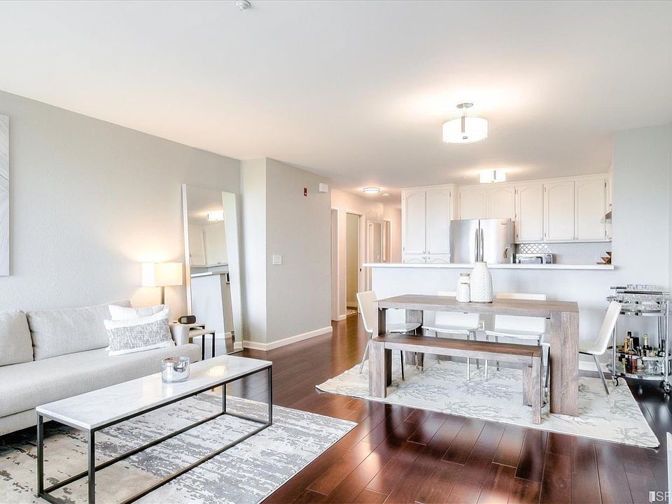 1st image of 202 Oak Ct