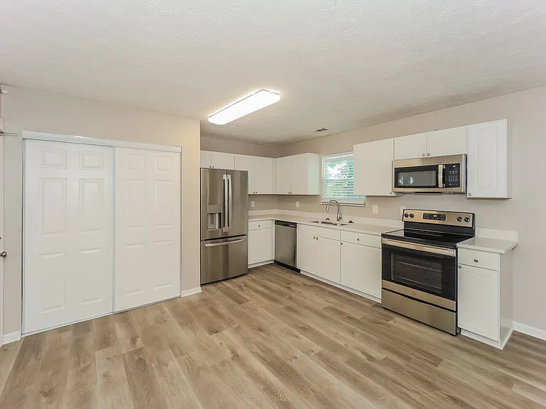 216 Slicky Rock Ct — Photo 10