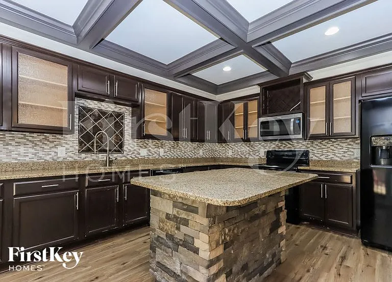 115 Macalester Dr — Photo 4