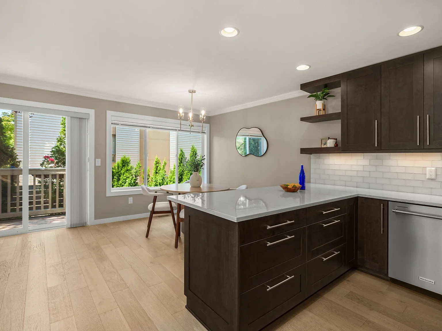 3 bed, 3.5 bath, 1735 sqft, $4,850 — Photo 3