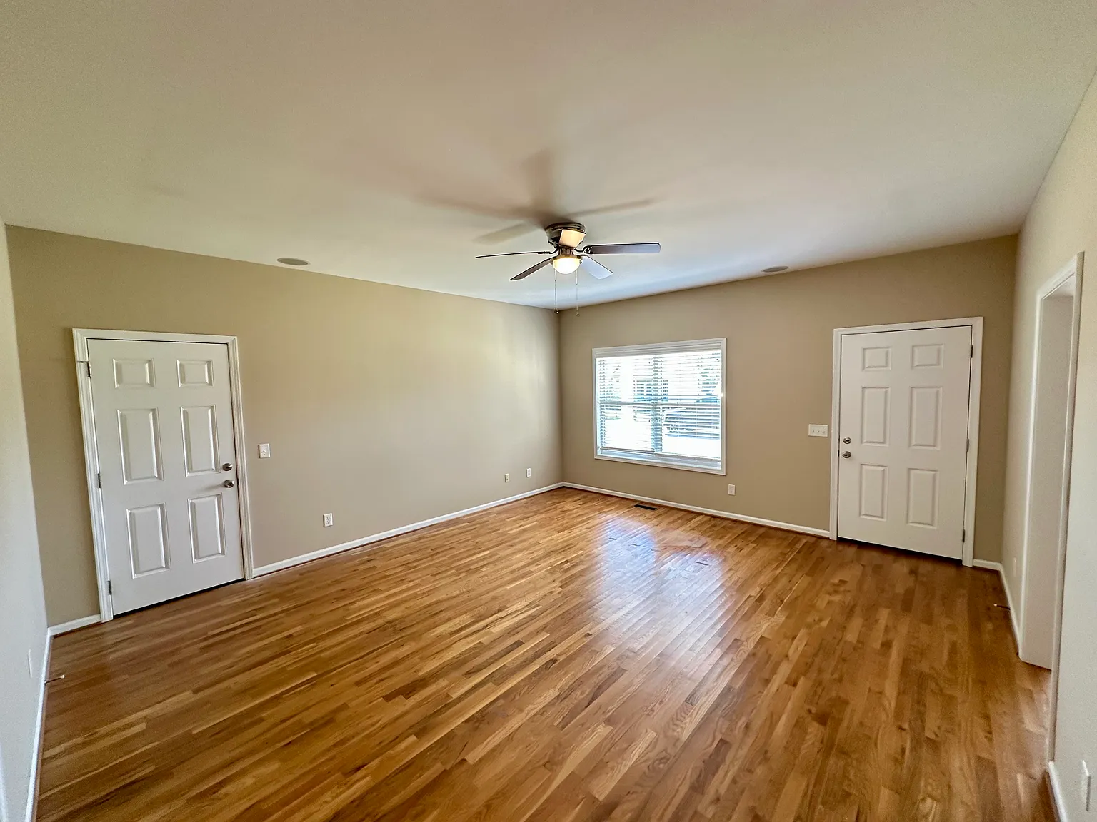 3 bed, 1375 sqft, $1,975 — Photo 2