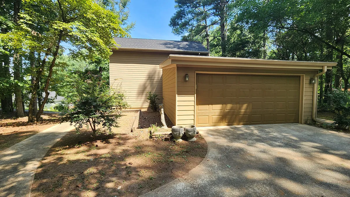 Building Photo - 189 Cave Springs Ct