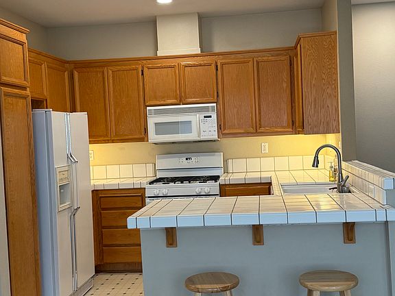 4th image of 359 Maeve Ct