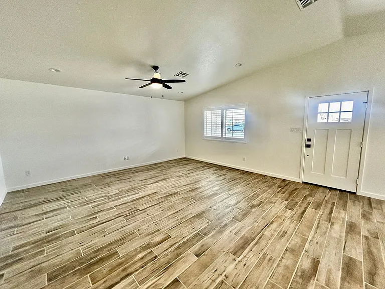 10252 E 33rd St — Photo 3
