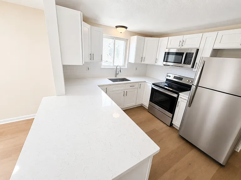 290 Washington St #4 — Photo 2