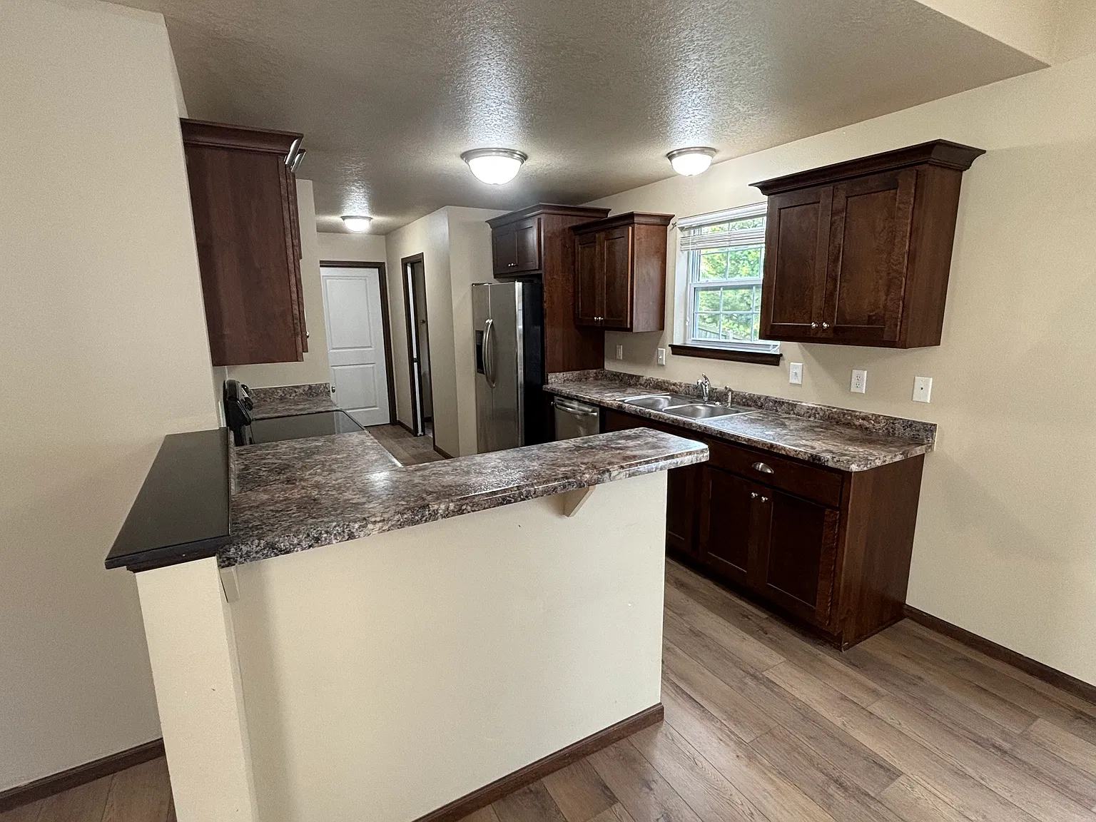 3 bed, 1595 sqft, $2,350 — Photo 3