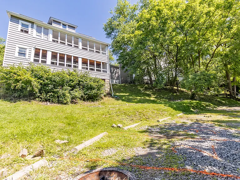 344 Stewart St — Photo 13
