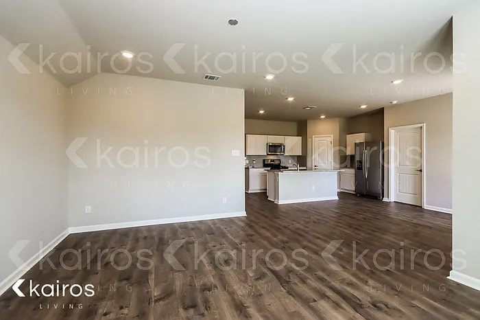 106 Royal Oak St — Photo 3