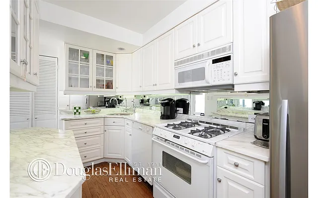 Sold by Douglas Elliman | media 21