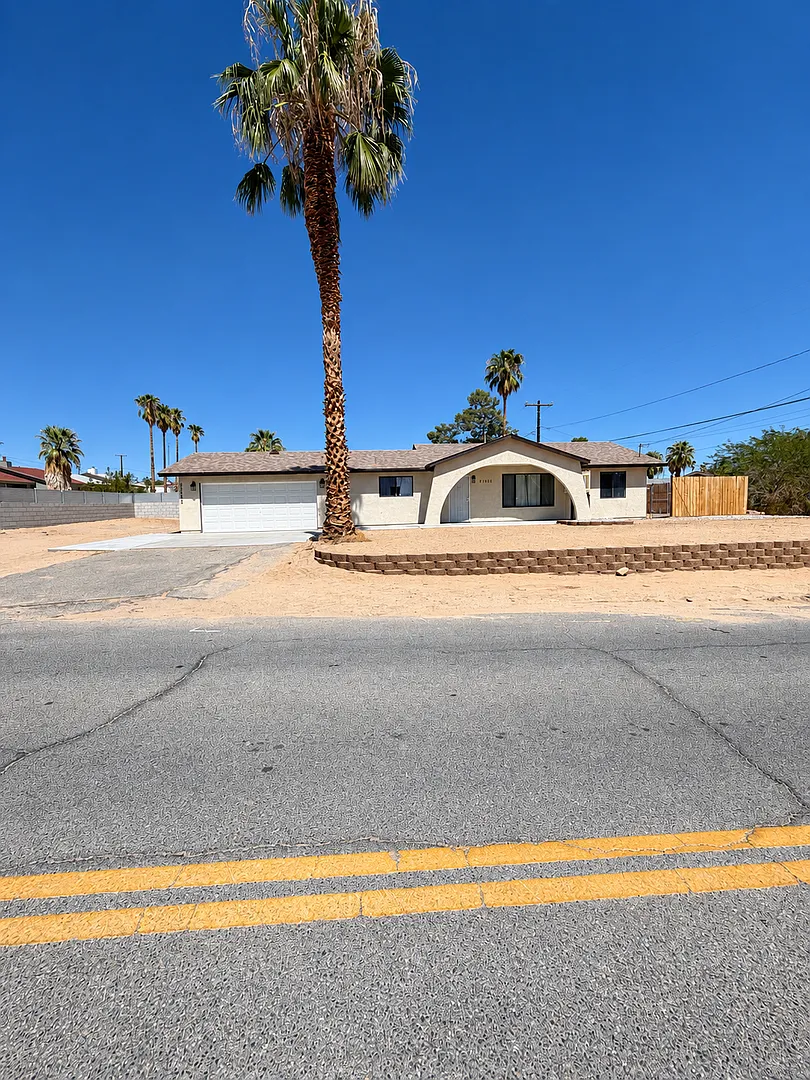 Welcome Home!! 3 Bedroom 2 Bathroom Home Sweet Home!! — Photo 2