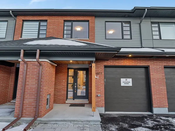677 Honeydew St, Ottawa, ON K1X 0K5