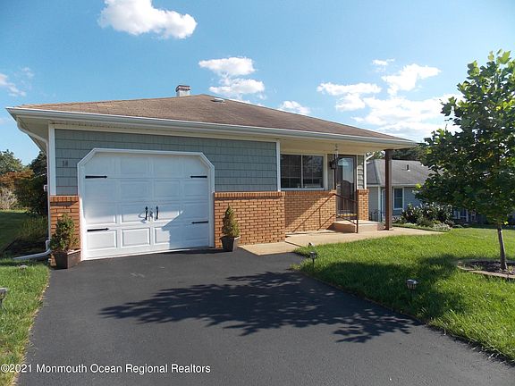 2nd image of 14 Saint David Dr