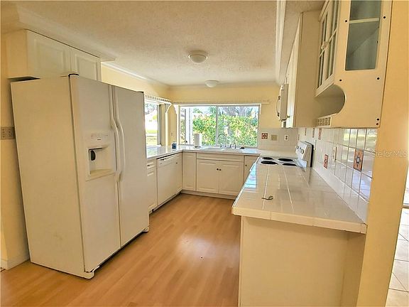 3rd image of 12811 Ironwood Cir