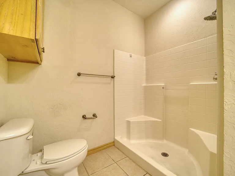 2904 NE 9th St — Photo 13