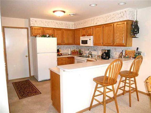 5th image of 218 Gary Dr