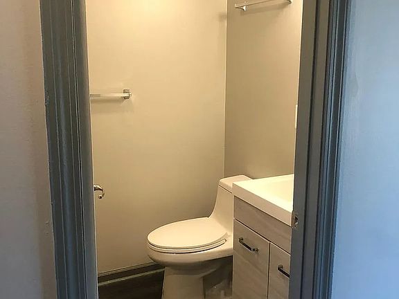 5th image of 94A17 West St #17