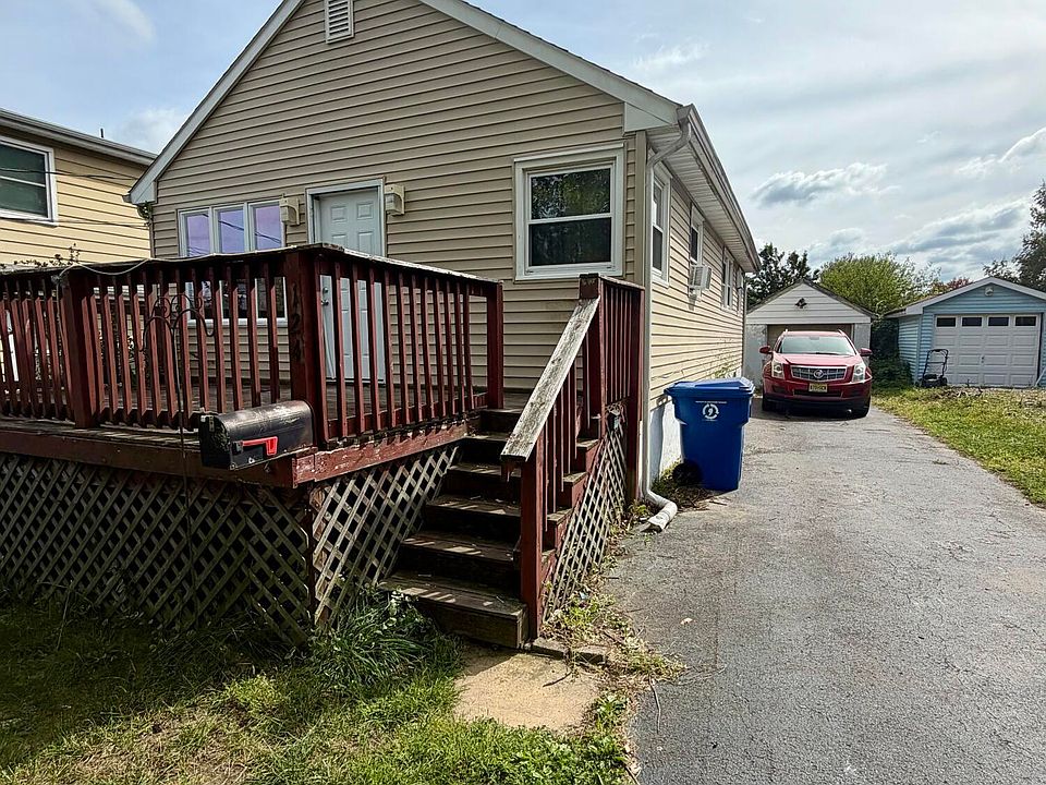 2nd image of 124 Burlington Avenue
