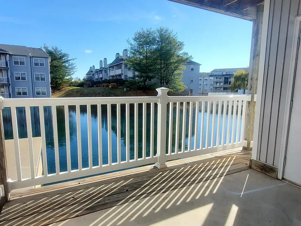 Spacious condo on water