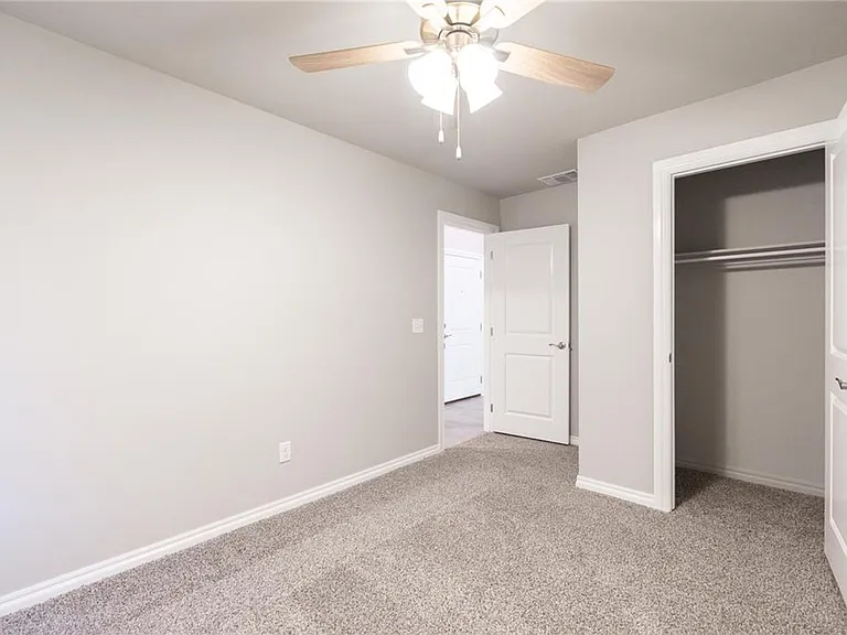 913 Westfall Dr — Photo 12