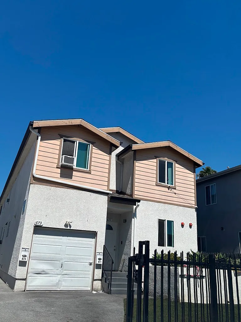 5 bed, 1777 sqft, $3,900 — Photo 1