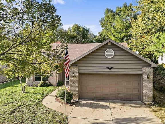 3rd image of 306 Weeping Willow Ln