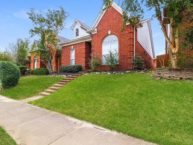 8691 Overcup Oaks Dr — Photo 2