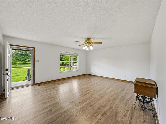 5th image of 3145 Abbott Rd