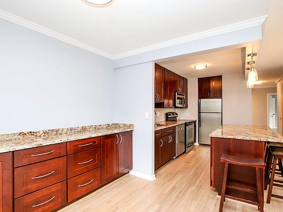 5th image of 336 W Wellington Ave APT 601