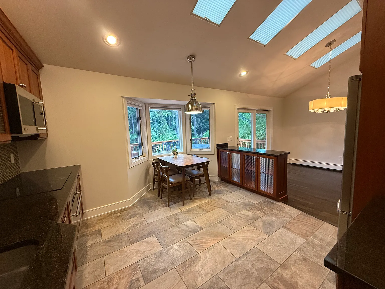3 bed, 2.5 bath, $5,500 — Photo 4